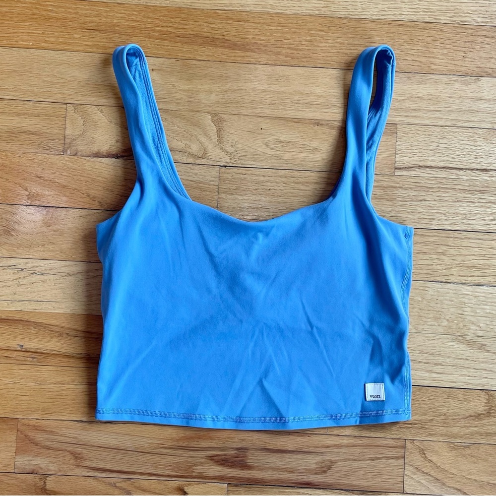 NWOT Vuori Daily Crop Tank Sz S in Isle Blue